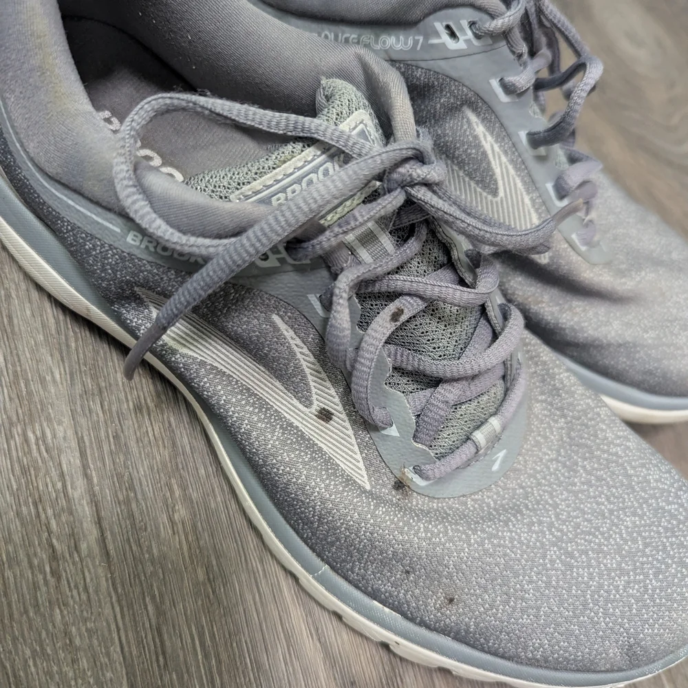 ❤️5/$25 Brooks Women's Gray Running Shoes
